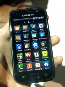 Samsung hands out free Galaxy S to unhappy iPhone 4 users